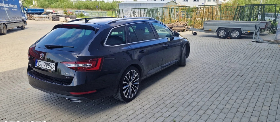 Skoda Superb cena 79950 przebieg: 258500, rok produkcji 2017 z Giżycko małe 79